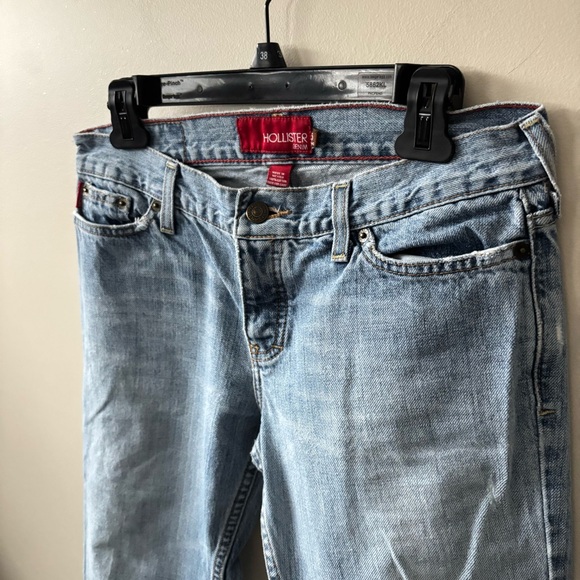 Hollister Low Rise Light Wash Jeans - Picture 2 of 11